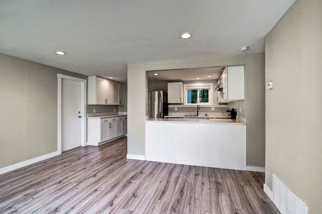 23004 58th Ave W in Mountlake Terrace, WA - Building Photo - Building Photo