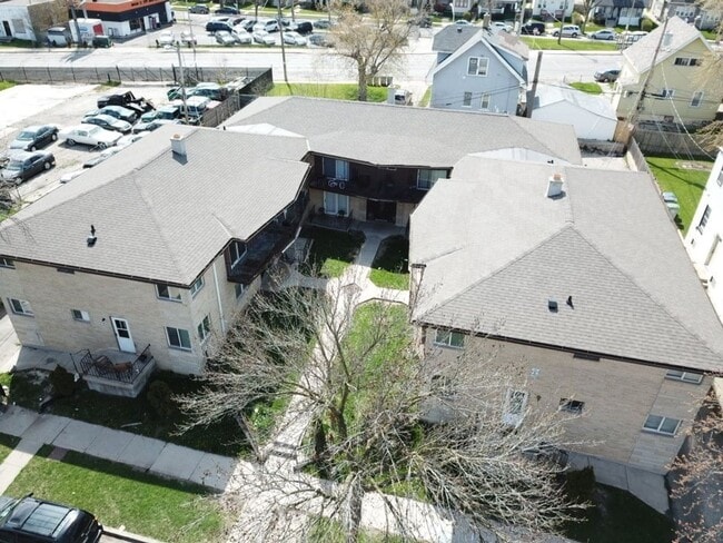 4651 N 36th St. (12 unit)(ACE PROPERTY)