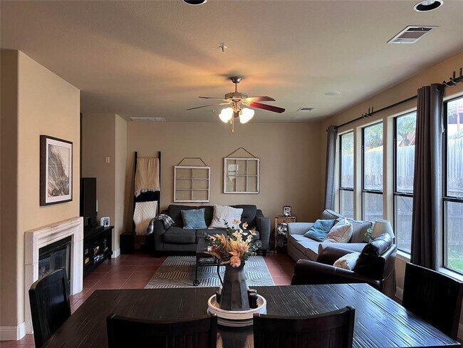 6705 Covered Bridge Dr in Austin, TX - Building Photo - Building Photo