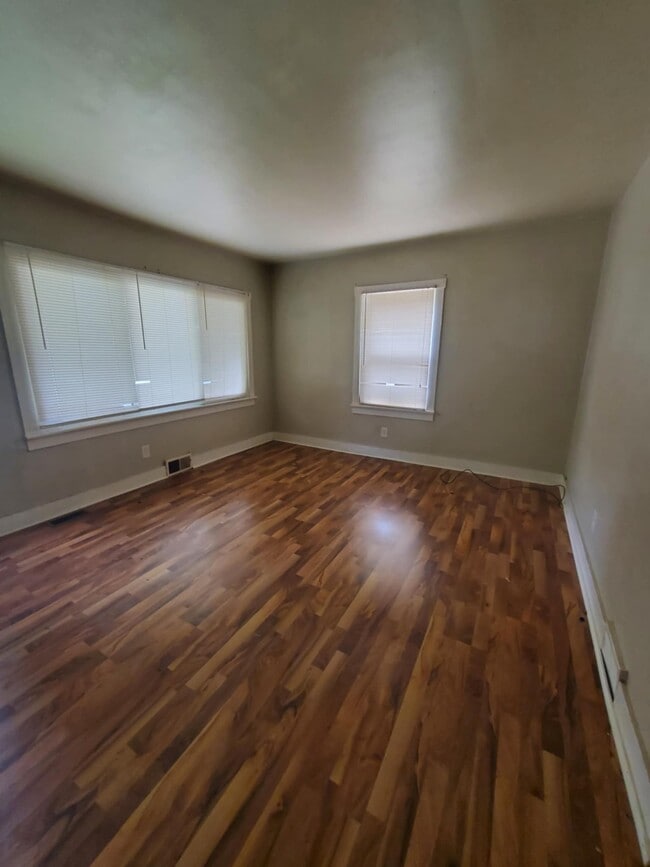 property at 1246 E Riverside Ave