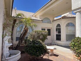 3300 Ridge View Ave in Bullhead City, AZ - Building Photo