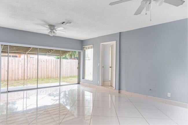 704 NE 23rd Ave in Pompano Beach, FL - Building Photo - Building Photo
