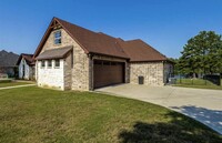 10912 Deer Creek Dr in Tyler, TX - Foto de edificio - Building Photo