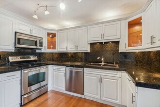 5558 Baywater Dr in Tampa, FL - Foto de edificio - Building Photo