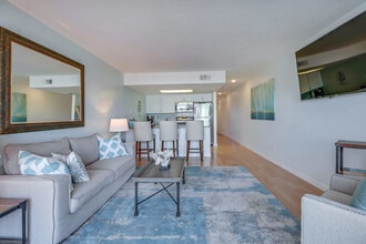 260 Southbay Dr in Naples, FL - Building Photo - Building Photo