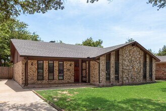 1108 Janell Dr in Irving, TX - Building Photo - Building Photo