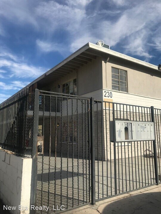 230 W Boston Ave in Las Vegas, NV - Building Photo
