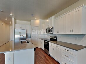 734 S Rocker Ave in Kuna, ID - Building Photo - Building Photo