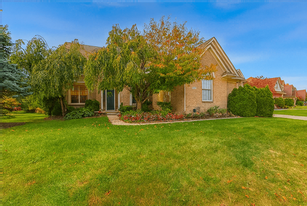 558 Highlands Dr in Canton Township, MI - Building Photo