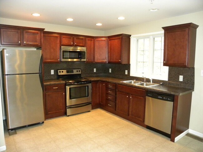 22 Mercer St-Unit -B in Waterford, NY - Building Photo - Building Photo