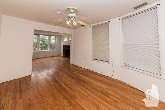 1509 W Barry Ave, Unit 1509-2