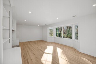 471A Woodbury Rd in Cold Spring Harbor, NY - Building Photo - Building Photo