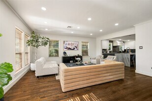 516 W 30th St in Houston, TX - Building Photo