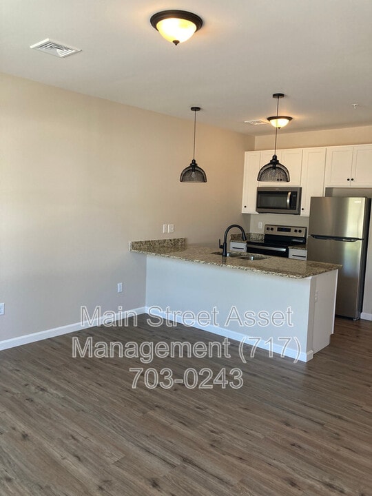 376 E Main St in New Holland, PA - Building Photo