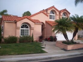 1446 Portofino Dr in Vista, CA - Building Photo