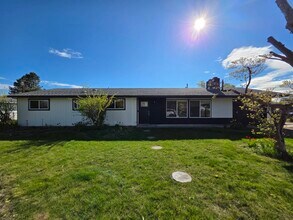 1601 S Yelm St in Kennewick, WA - Building Photo - Building Photo