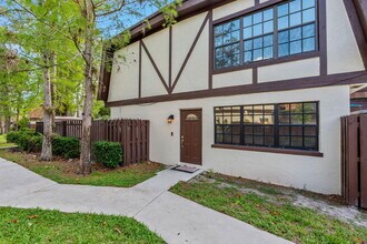 111 Weybridge Cir in Royal Palm Beach, FL - Building Photo - Building Photo