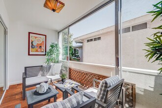 516 San Vicente Blvd, Unit # 208 in Santa Monica, CA - Building Photo - Building Photo