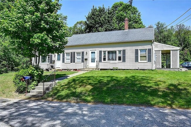 50 Old West High St, Unit B in East Hampton, CT - Foto de edificio - Building Photo