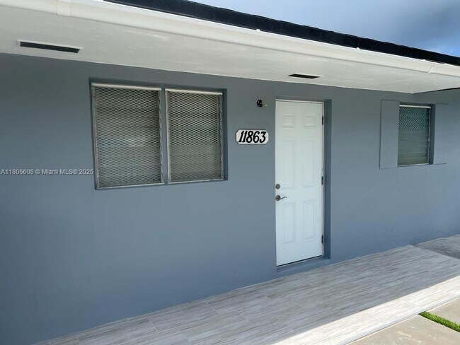 11863 SW 213th St in Miami, FL - Building Photo - Building Photo