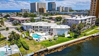 999 N Riverside Dr in Pompano Beach, FL - Building Photo