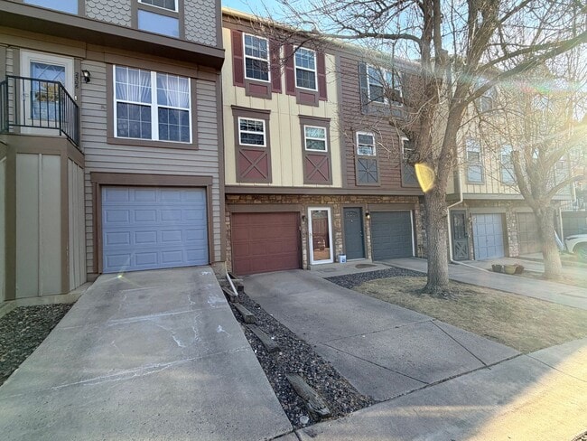 2502 E Nichols Cir in Centennial, CO - Building Photo - Building Photo