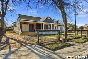 202 Helena St in San Antonio, TX - Building Photo - Building Photo