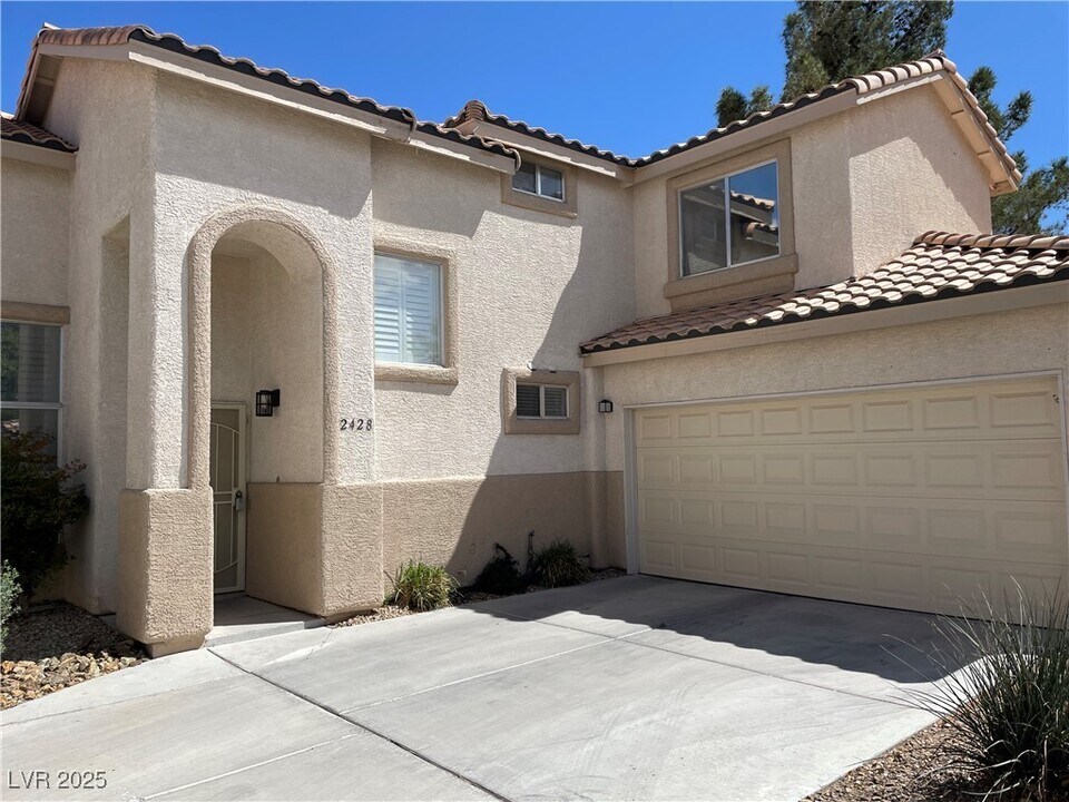 2428 Cliffwood Dr in Henderson, NV - Building Photo