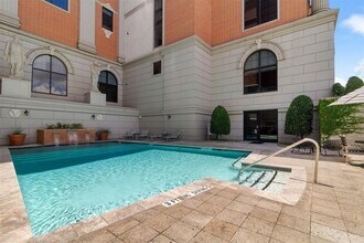 1025 S Shepherd Dr in Houston, TX - Building Photo - Building Photo