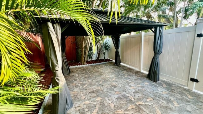48 SW 14th St in Dania Beach, FL - Building Photo - Building Photo