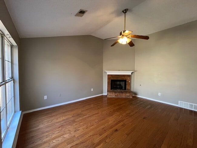 1045 McGowan Dr in Southaven, MS - Building Photo - Building Photo