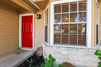 220 Sailmaster St, Unit B in Lakeway, TX - Building Photo - Building Photo