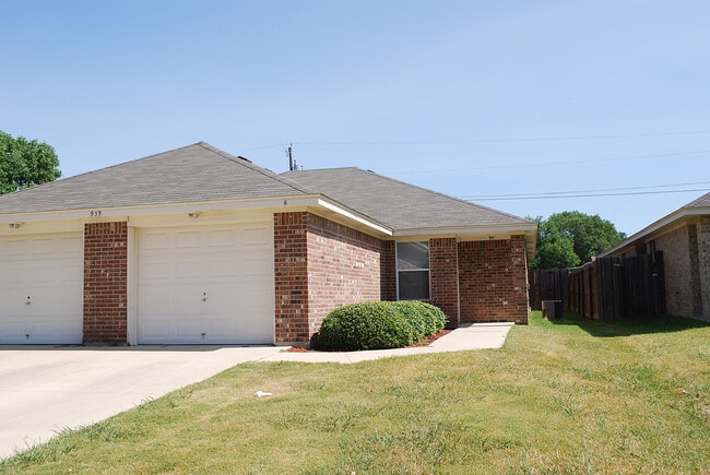 property at 939 Maplewood Dr