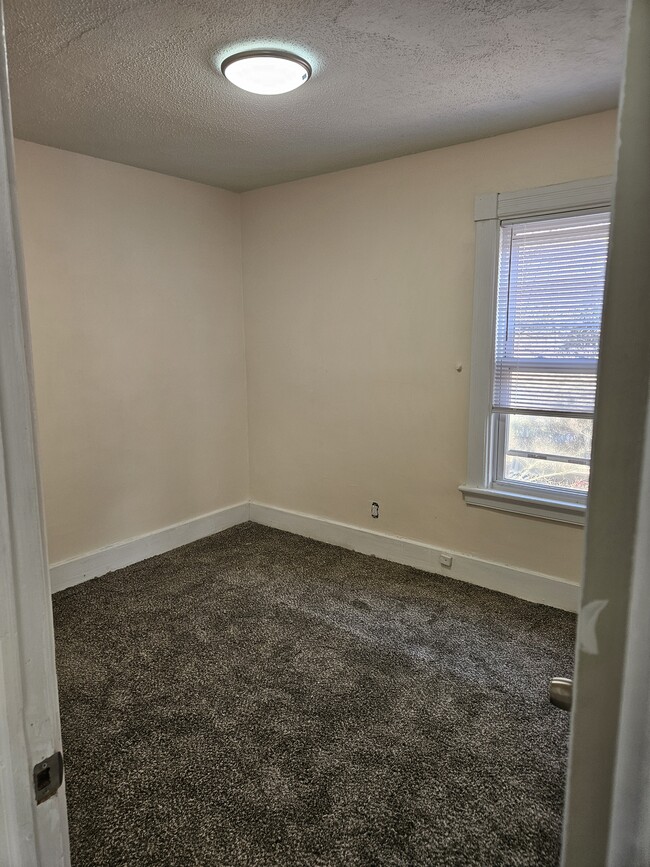116 Nicoll St, Unit 2nd floor