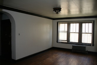 1040-46 W 87th St in Chicago, IL - Building Photo - Interior Photo