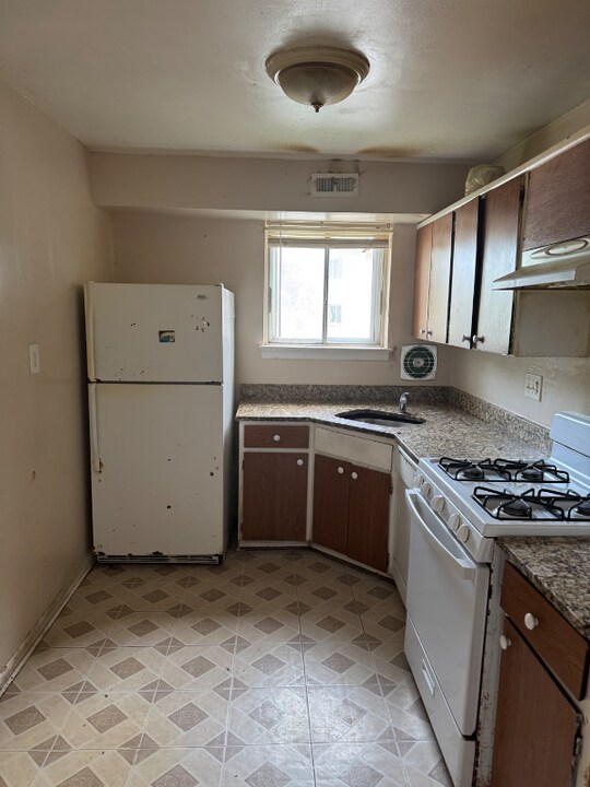 11406 Cherry Hill Rd in Beltsville, MD - Building Photo