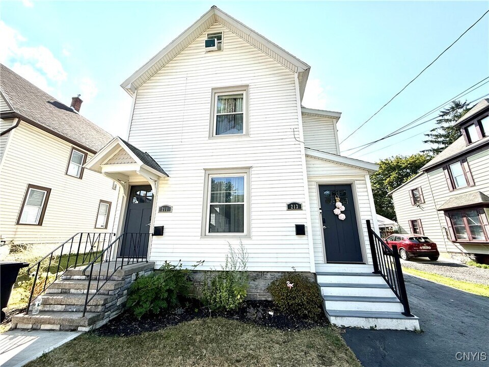 211 N Seward Ave in Auburn, NY - Building Photo