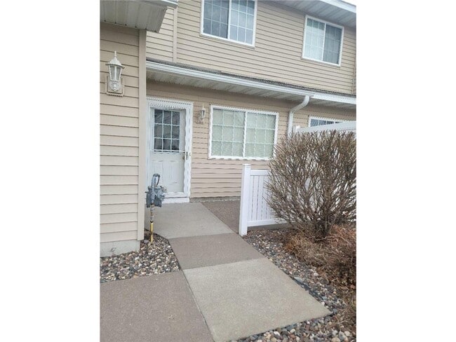 2502 Yellowstone Dr in Hastings, MN - Building Photo - Building Photo