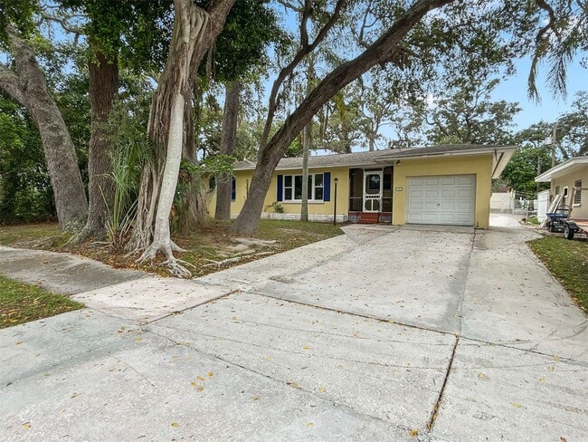 property at 1021 Iroquois St