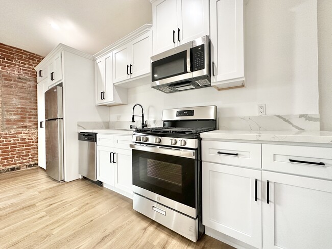 2165 W Washington Blvd in Los Angeles, CA - Building Photo - Building Photo