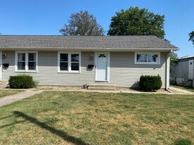 664 N Walnut St in Breese, IL - Building Photo