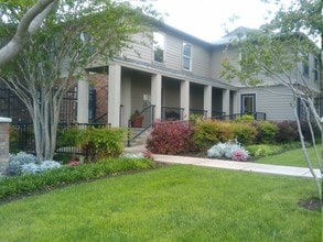 Hillburn Hills in Dallas, TX - Building Photo - Building Photo