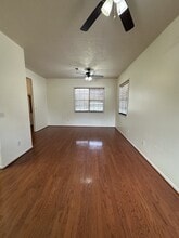 1000 E Main St in Brenham, TX - Building Photo - Building Photo