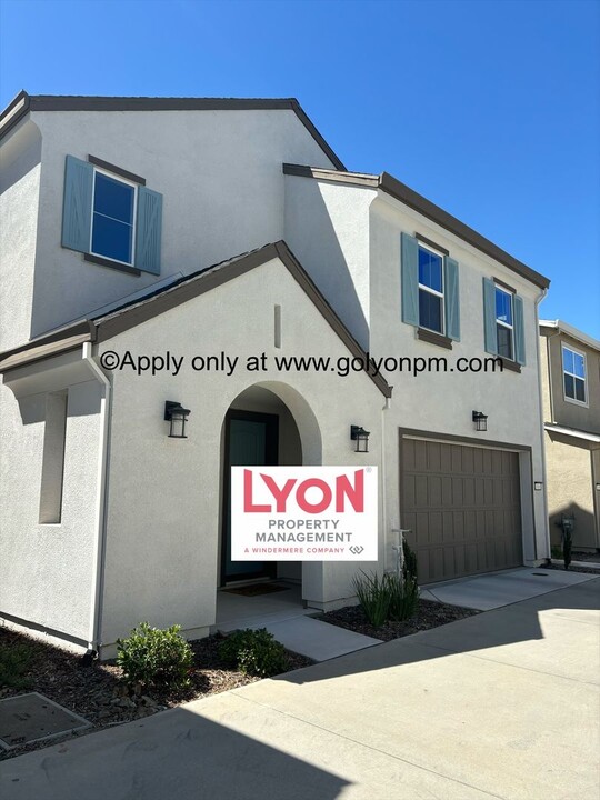 3161 Sunny Gate Ln in Folsom, CA - Foto de edificio