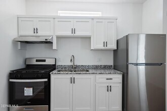 916 St Vrain St in El Paso, TX - Building Photo - Building Photo