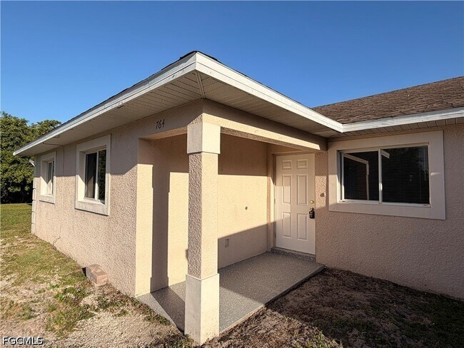 762 Gallo Ave S in Lehigh Acres, FL - Building Photo - Building Photo