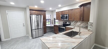 1002 Stonybrook Cir in Port Orange, FL - Building Photo - Building Photo