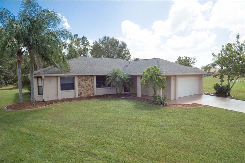 25230 Campos Dr in Punta Gorda, FL - Foto de edificio