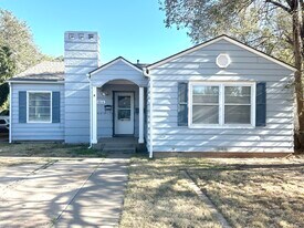 2216 30th St in Lubbock, TX - Building Photo