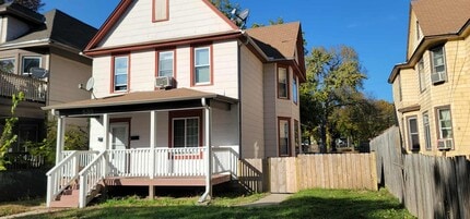 585 Case Ave, Unit 1 in St. Paul, MN - Building Photo - Building Photo